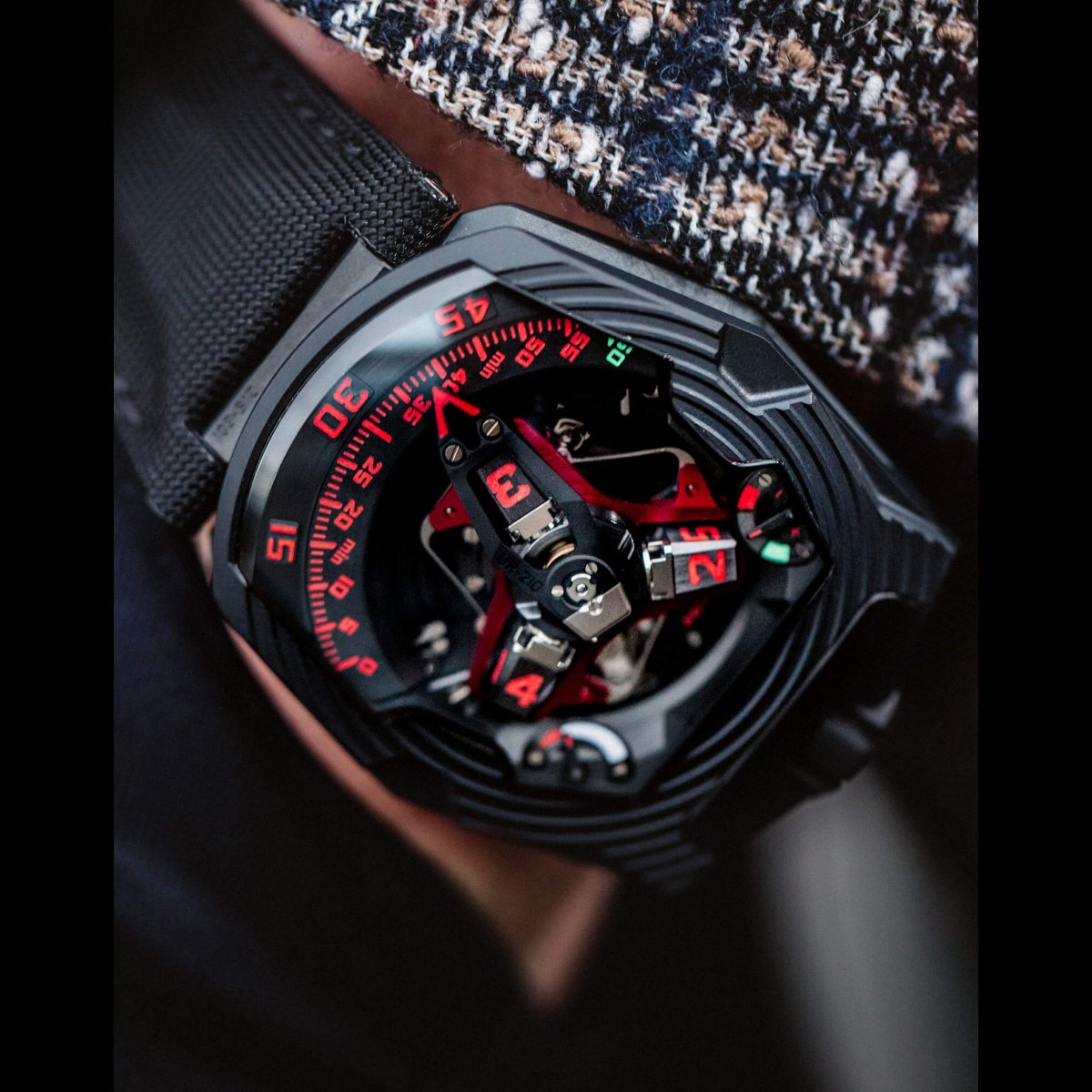 Urwerk UR-210 Black Platinum