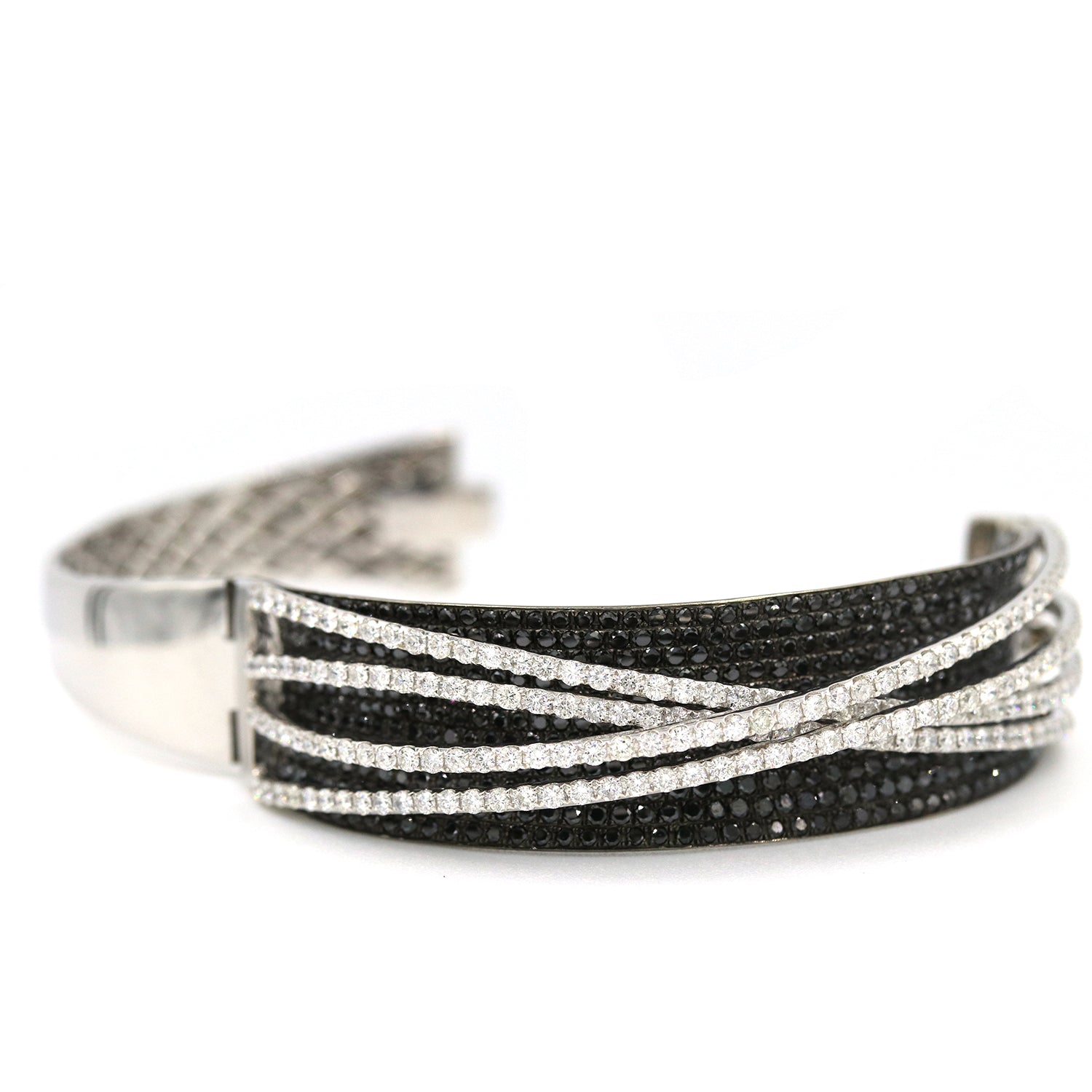 14KW BLACK AND WHITE DIAMOND CROSSOVER BANGLE