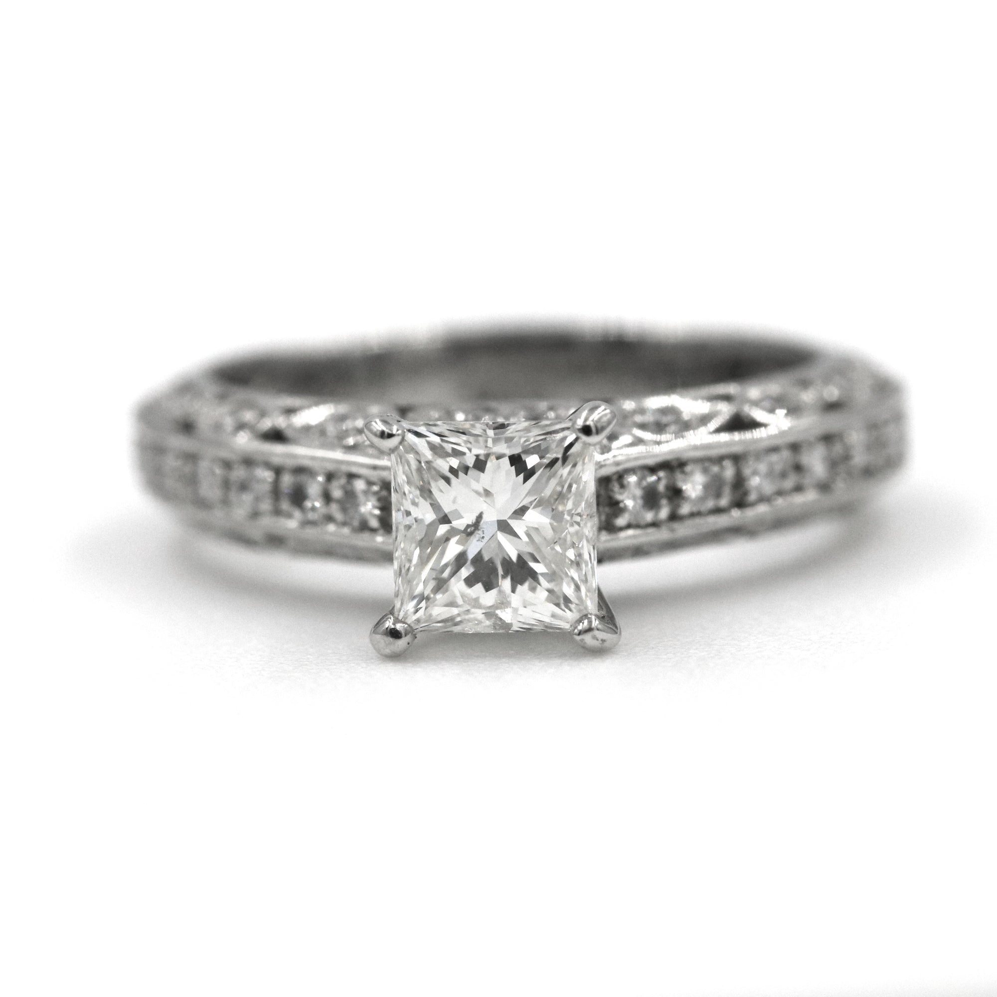 DIAMOND ENGAGEMENT RING