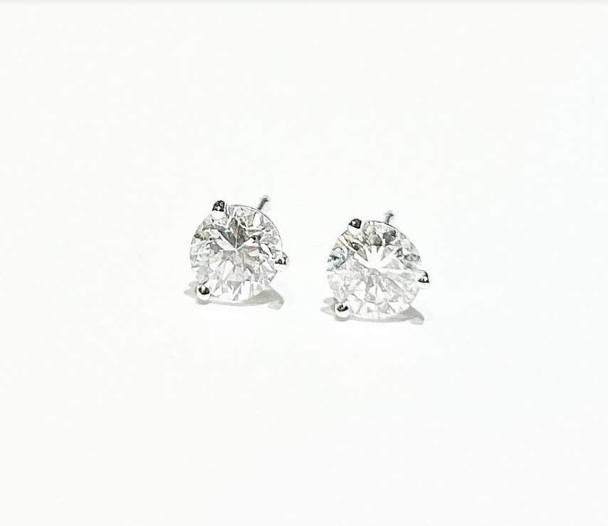 1.06CTW ROUND DIAMOND STUDS 14KW (HI/SI2)