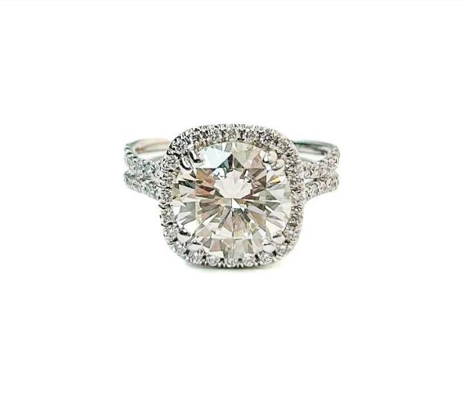 DIAMOND HALO RING