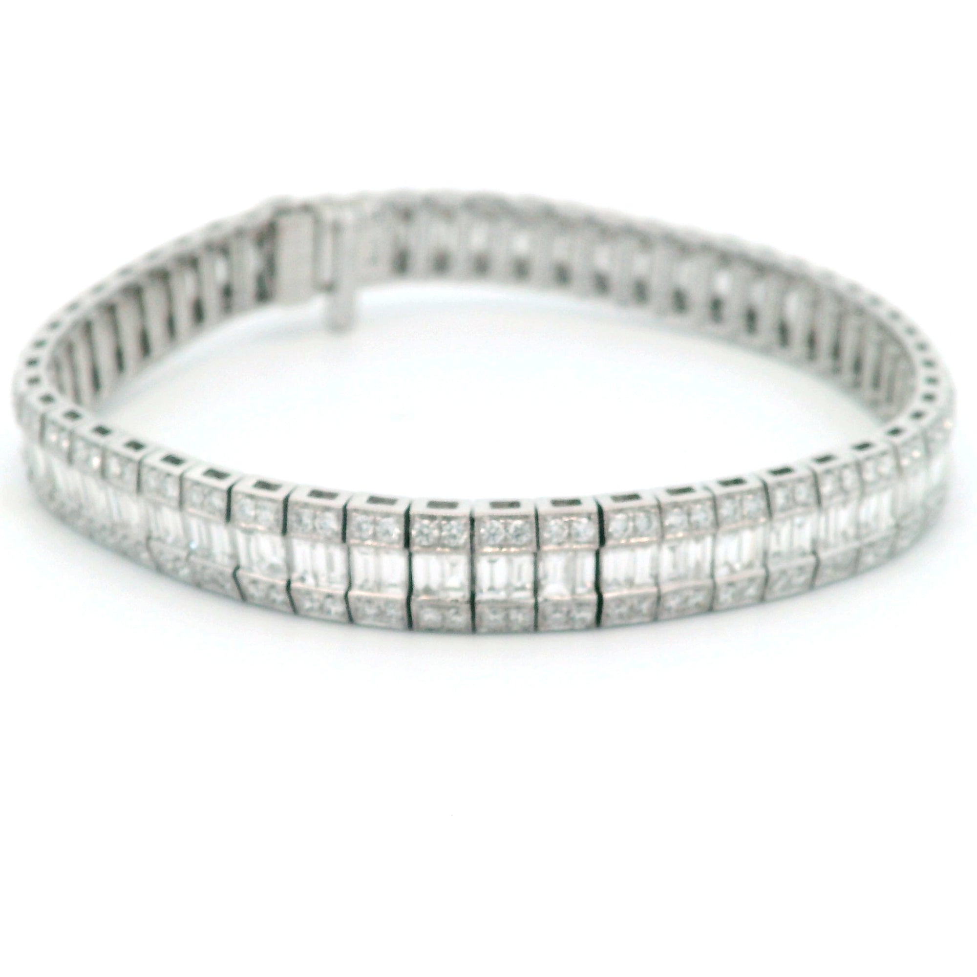 6.79CTW DIAMOND TENNIS BRACELET WITH BAGUETTE AND ROUND DIAMONDS