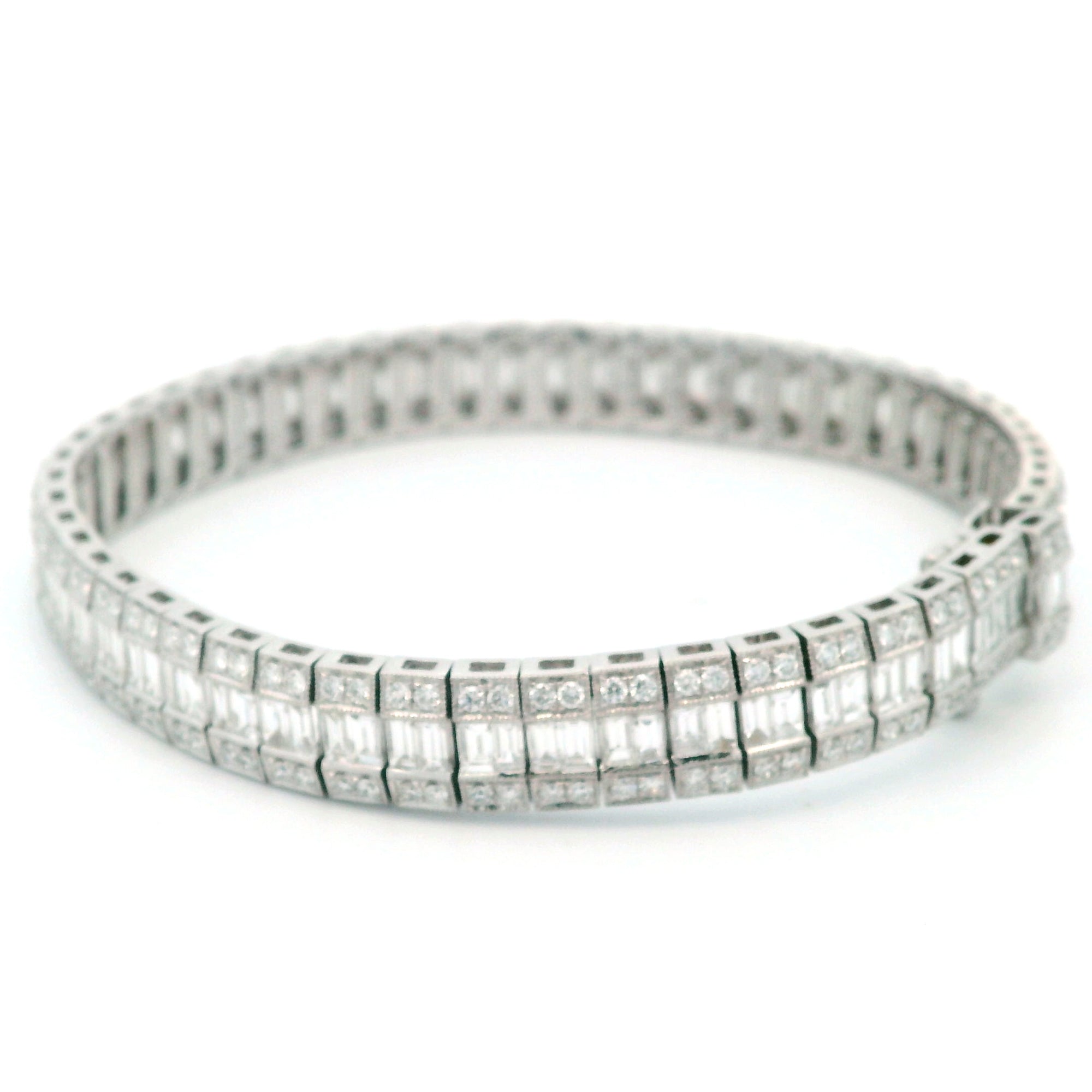 6.79CTW DIAMOND TENNIS BRACELET WITH BAGUETTE AND ROUND DIAMONDS