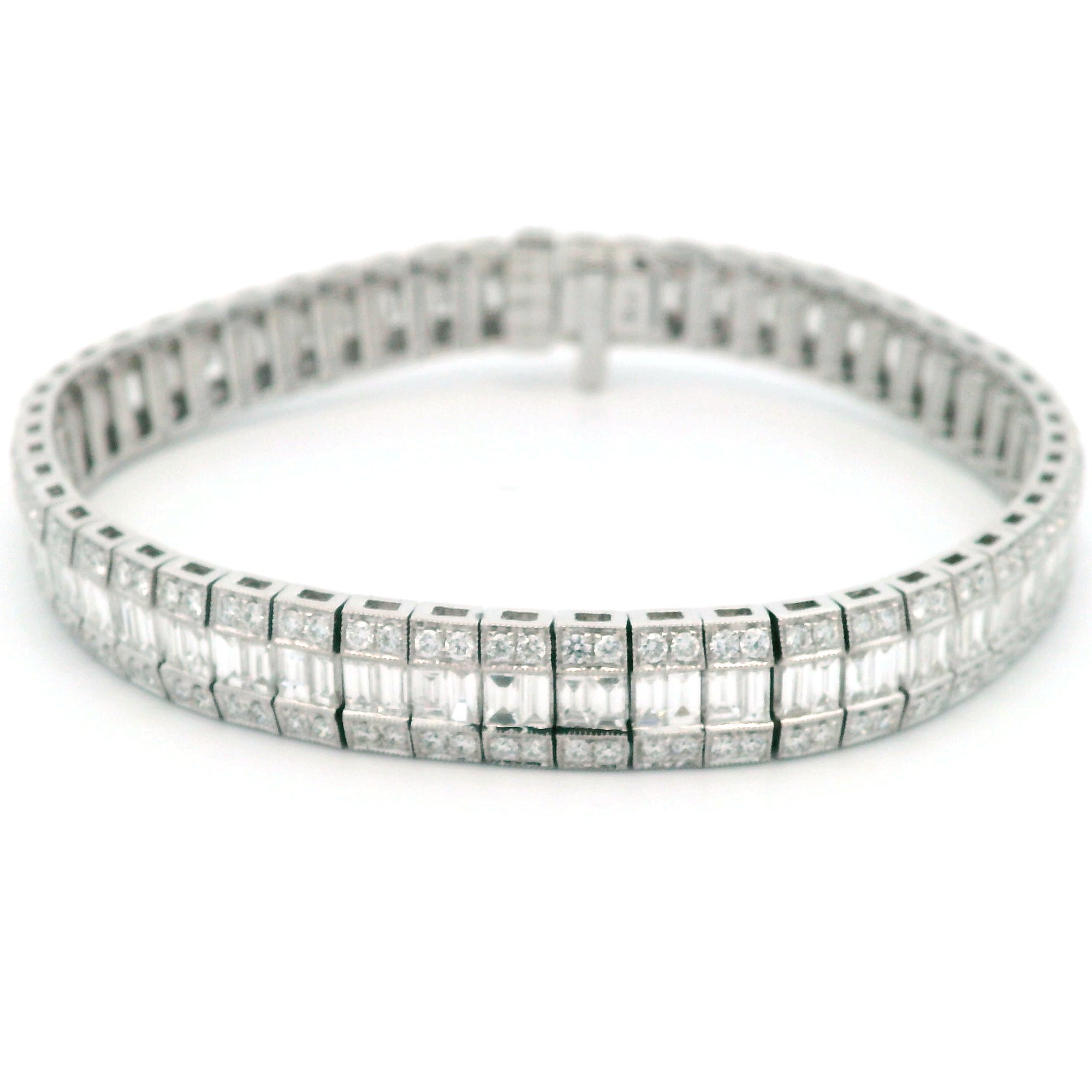 6.79CTW DIAMOND TENNIS BRACELET WITH BAGUETTE AND ROUND DIAMONDS