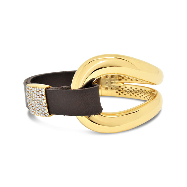 18KT YELLOW GOLD LEATHER AND DIAMOND CUFF BRACELET.