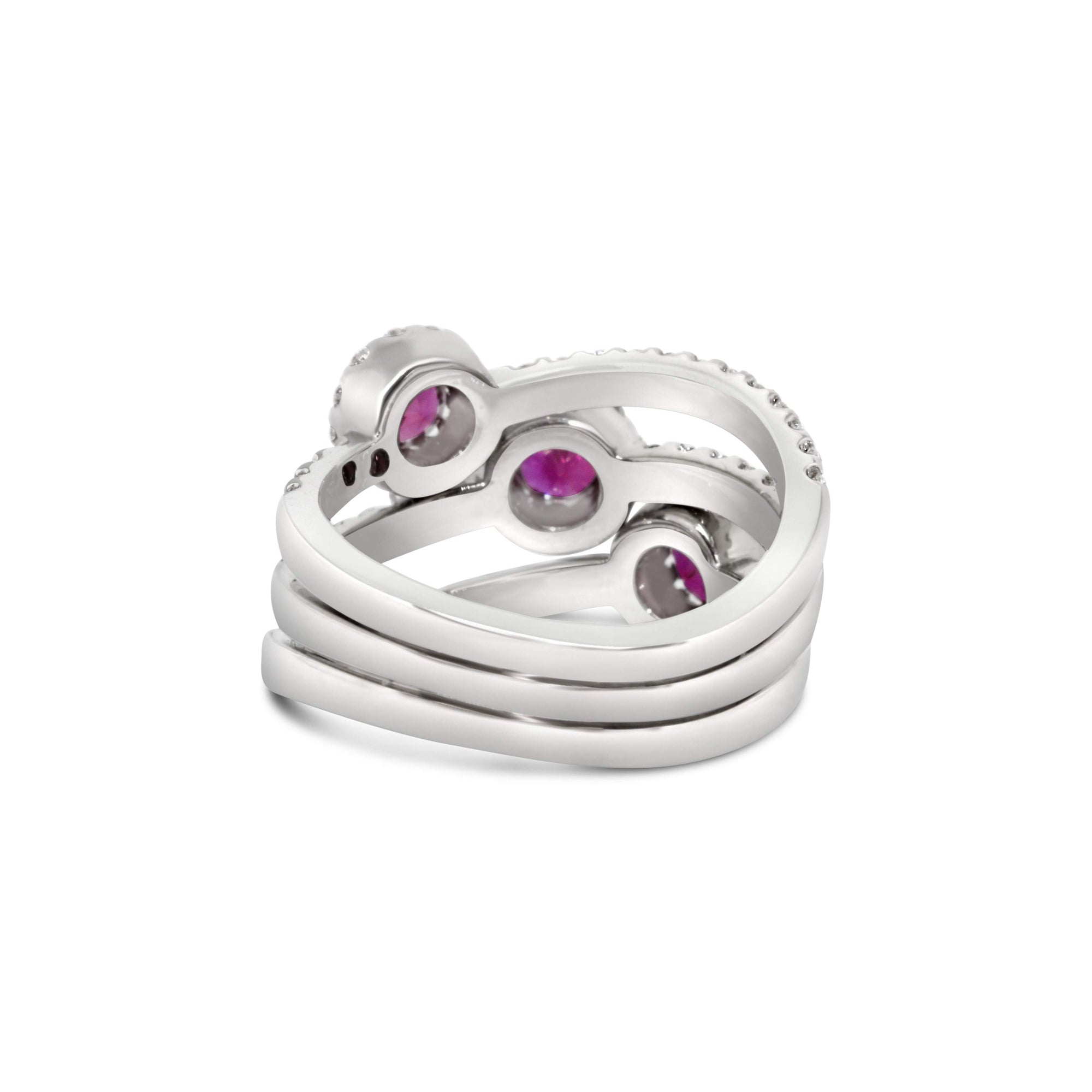 18KT WHITE GOLD RUBY & DIAMOND RING.