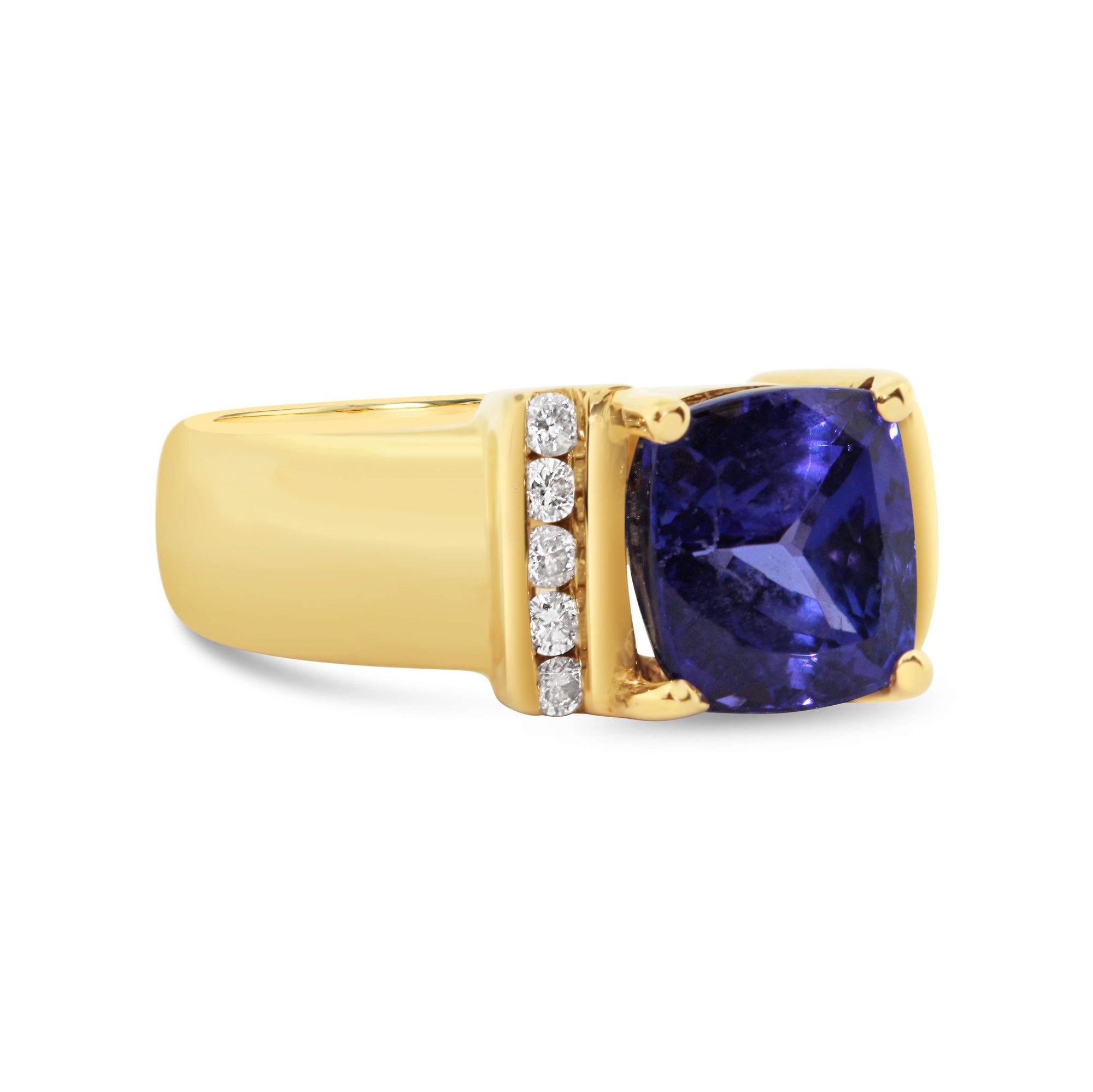 18KT YELLOW GOLD TANZANITE AND DIAMOND RING