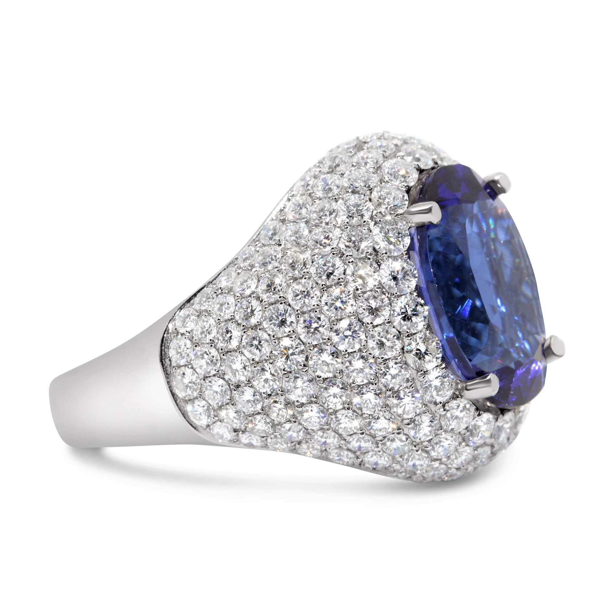 18KT WHITE GOLD DIAMOND AND TANZANITE RING