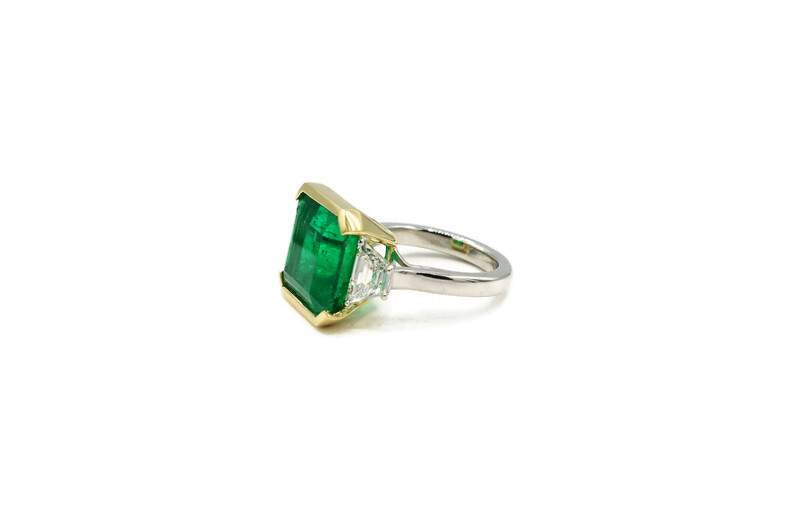 GORGEOUS COLOMBIAN EMERALD AND DIAMOND RING