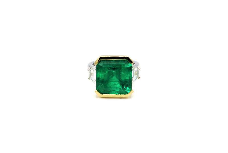 GORGEOUS COLOMBIAN EMERALD AND DIAMOND RING