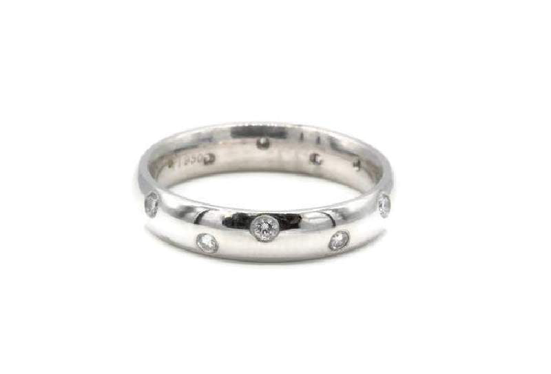 SCATTERED DIAMOND PLATINUM BAND