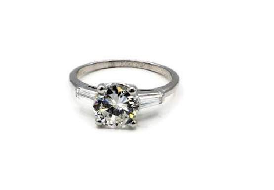 ROUND DIAMOND ENGAGEMENT RING