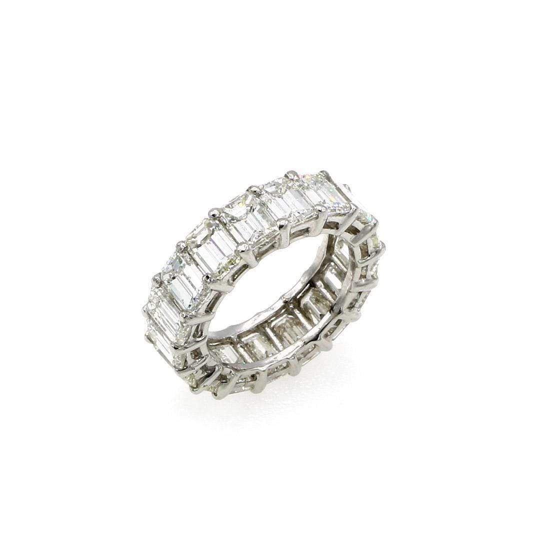 EMERALD CUT DIAMOND ETERNITY BAND