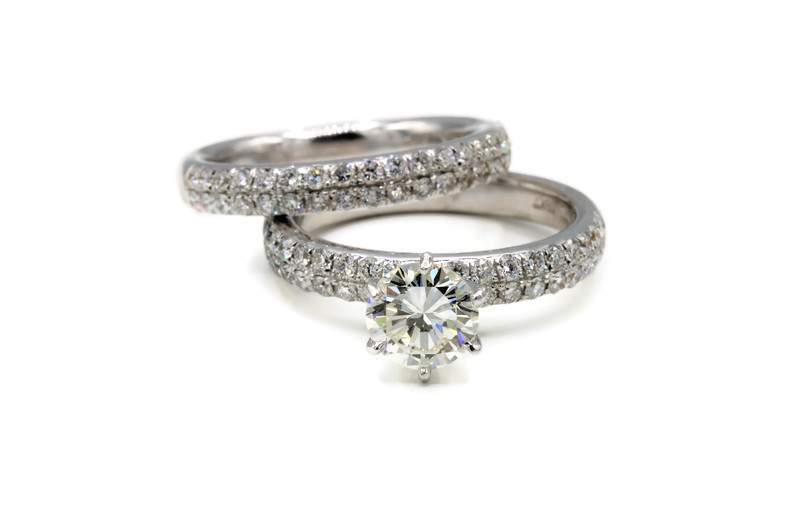 ROUND DIAMOND PAVE WEDDING SET