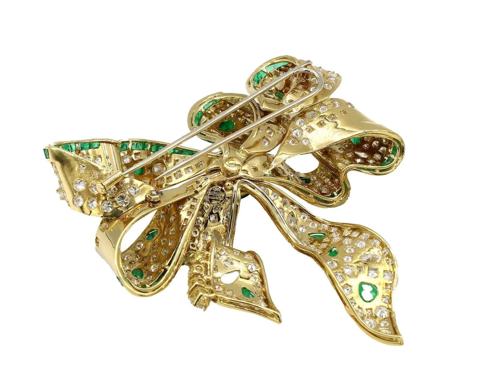 SABBADINI EMERALD AND DIAMOND BOW BROOCH